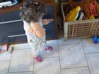 Maïwenn au telephone