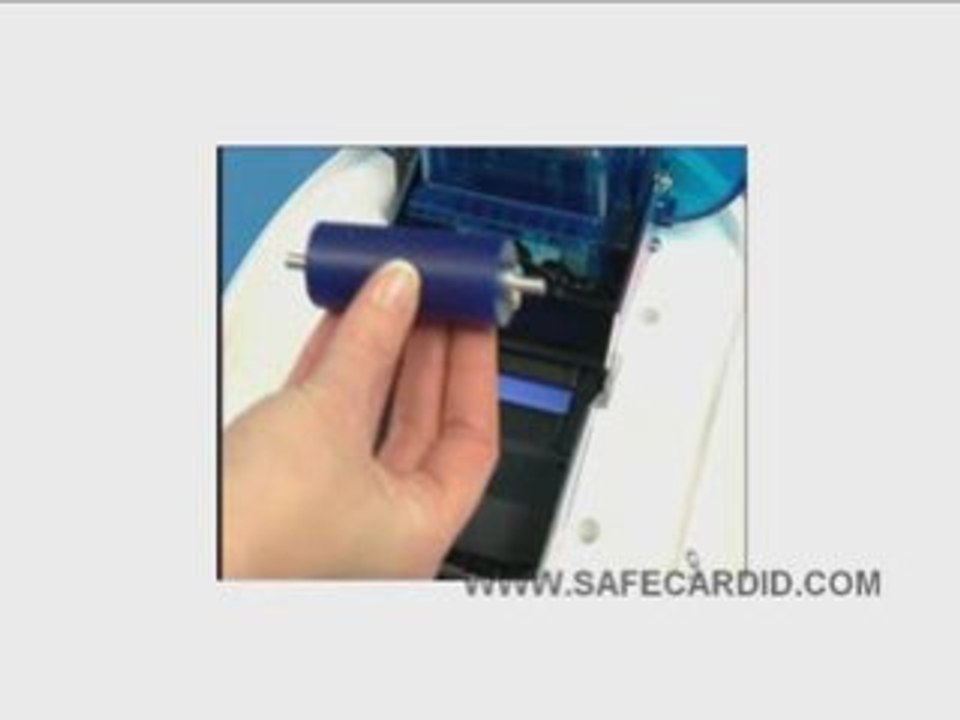 Clean the card cleaning roller with a Dualys 3 printer