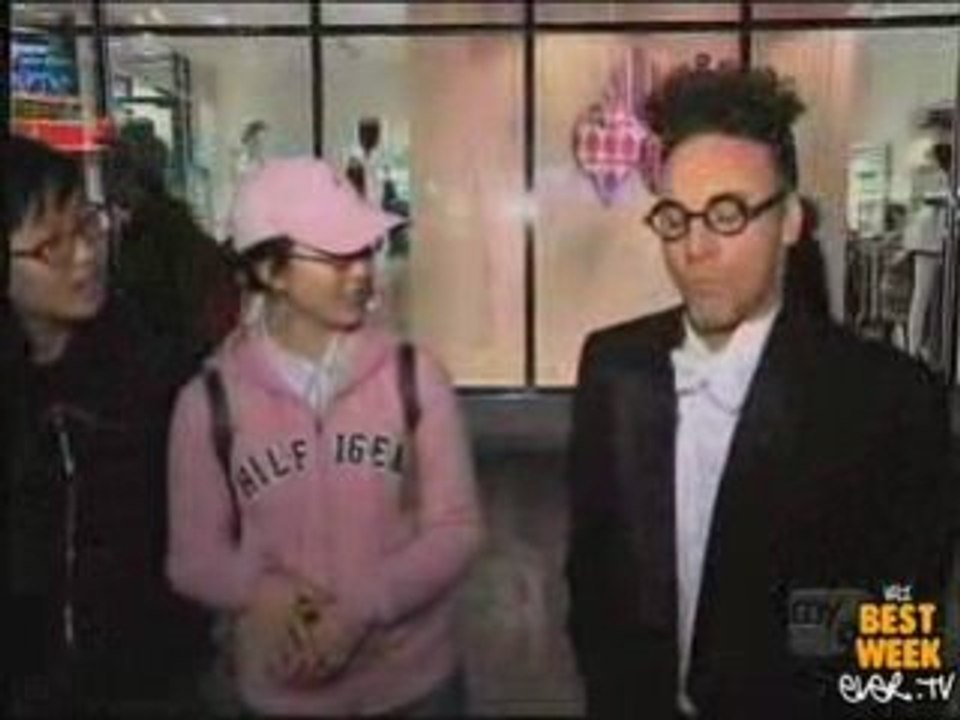 ICYMI - Wacky Dude Solves Rubik's Cube In His Mouth