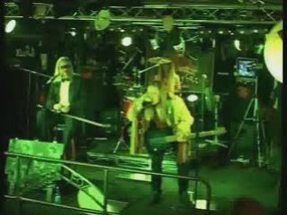 Nice Boys by BB BlackDog Live at the Snooty fox, 240808