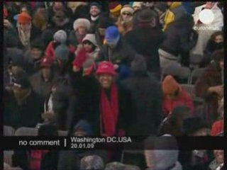 La foule attend le début de l'invstiture d'Obama