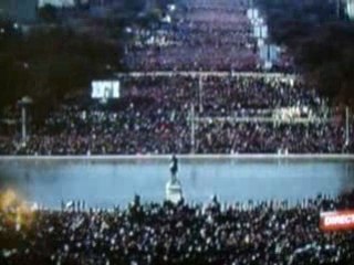 20/01/09 : OBAMA APPARAIT SUR LE BALCON DU CAPITOLE !