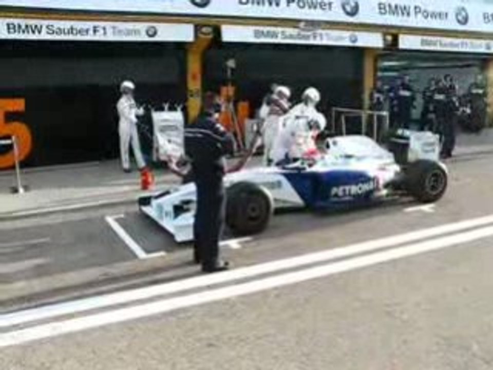 BMW Sauber F1.09 pitstop practice