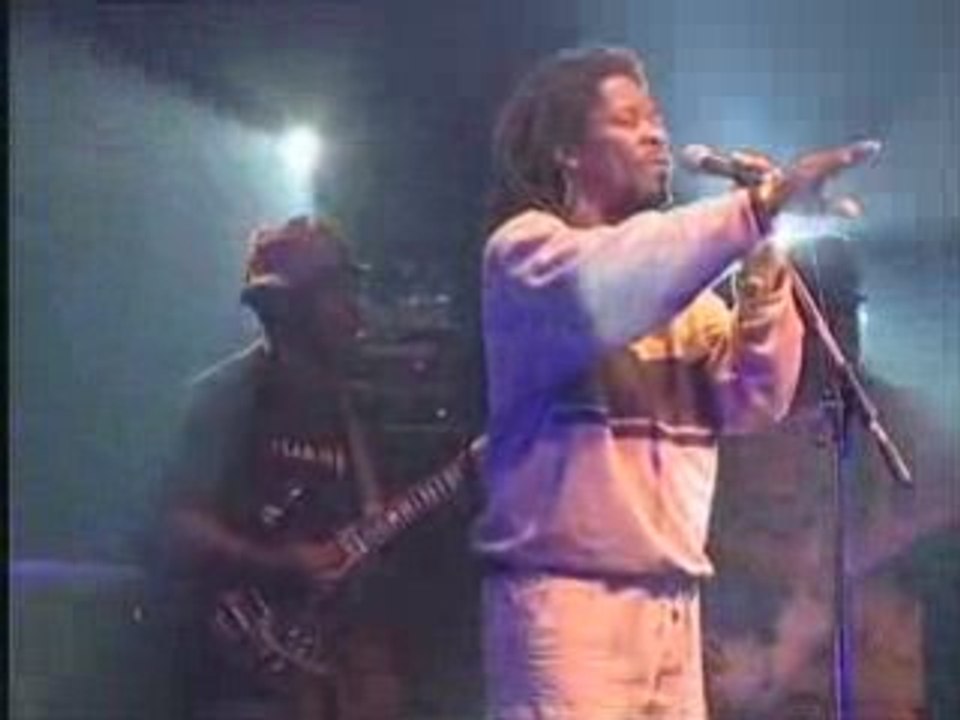 The_Gladiators_live_PARIS_2000_Bongo_Red