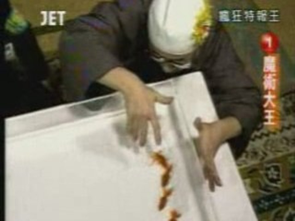 Japon .- Dressage de poissons rouges