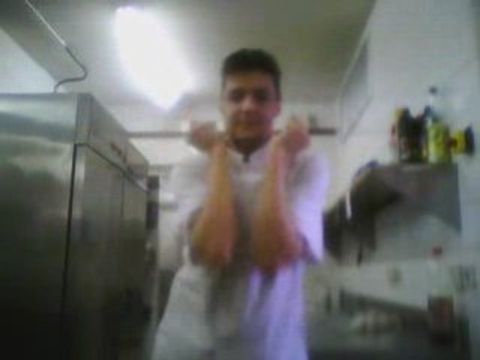 Isabelle a les yeux bleus