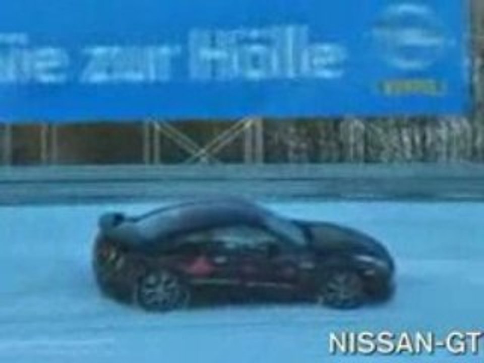 Nissan R35 GT-R drift sur neige au Nurburgring