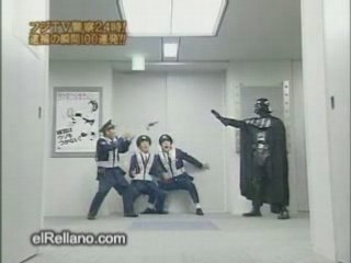 Japon - Dark Vador contre des policiers