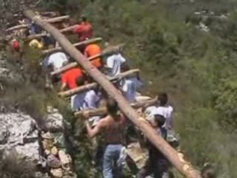 Erection de l'arbre de mai à la chapelle - Varages 2006