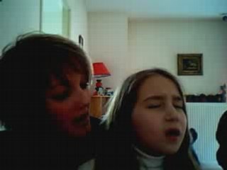 angela et moi chante baila tchikita!!!!