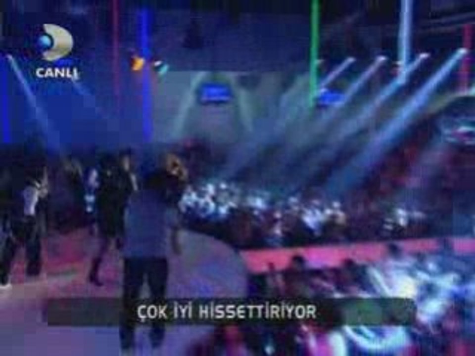 HADISE -Living In Dreams Düm Tek Tek Beyaz Show 23.01.2009