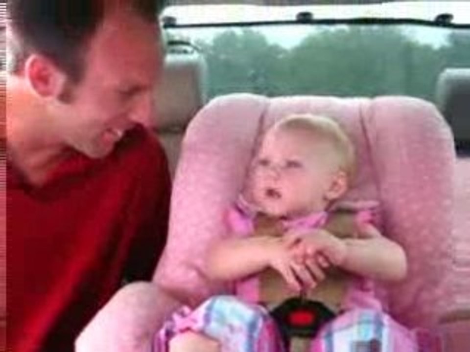 Bébé bavarde trop trop! MDR