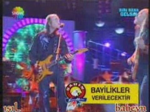 Erkin Koray YALNIZLAR RIHTIMINDA