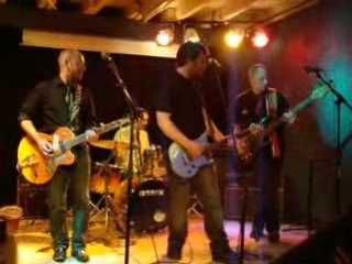 En Ville en concert à la Cave