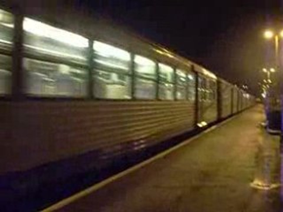 la bb 67600 avec une um de rrr bleu picardie et rio vert