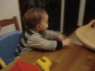 Gaël dit Pied pendant que Maria nage (3 décembre 2008)
