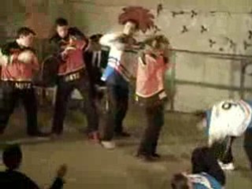 Une machine improvisée et sonore (avec groupe de musique)