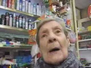 PAS FOLLE LA VIEILLE