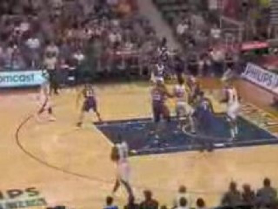 NBA Josh Smith blocks Jason Richardson at the rim.