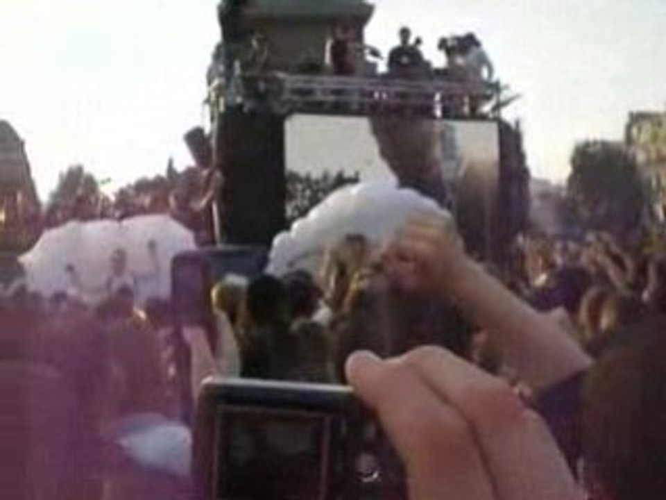 Technoparade 2007 Début mix david guetta