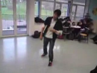 Natsu & Smell breakdancing