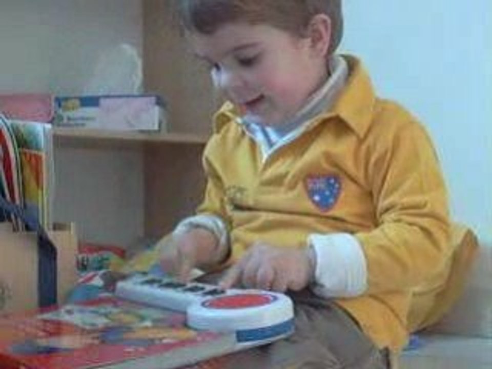 VIDEO-JANVIER 2009-Raphael chante ds sa chambre