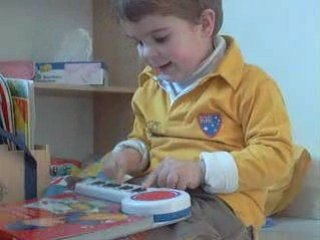 VIDEO-JANVIER 2009-Raphael chante ds sa chambre