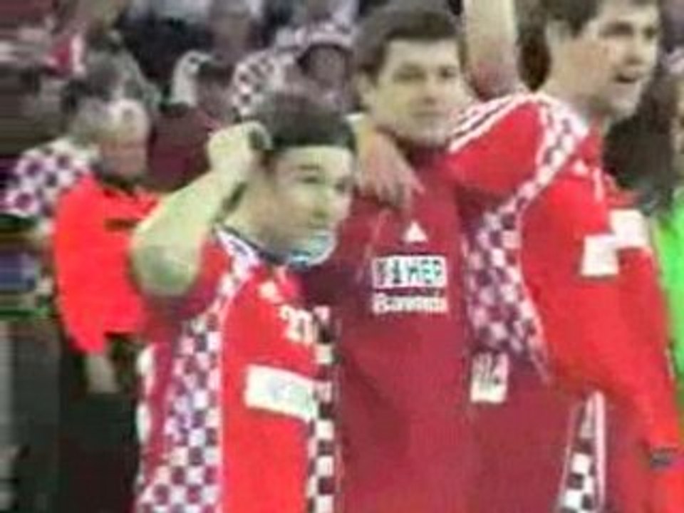 Les handballeurs croates fêtent la victoire sur la Slovaquie