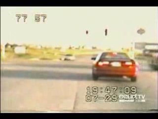 Poursuite policière avec crash contre un semi-remorque