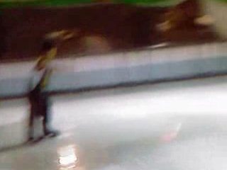 buz pateni kayan çocuk