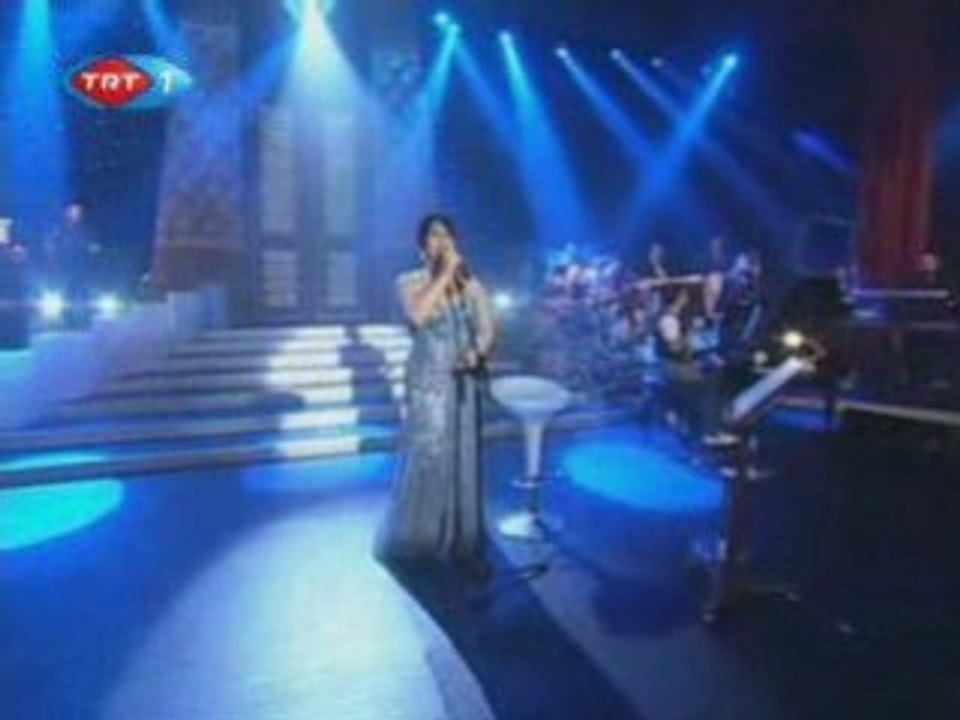 Sezen Aksu-Gülümse