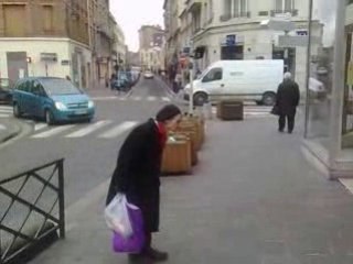 arrete de bloquer vieille folle!!!!!