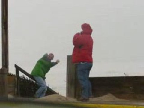 Tempête Biscarrosse 9H Impossible de tenir sur la dune
