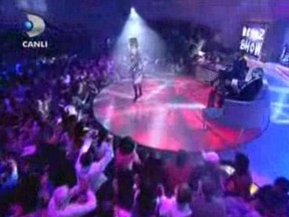 Gulben Ergen -Bay Bogru Bayan Yanlis . Perf