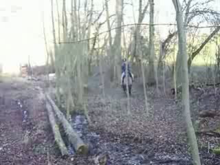 Claire && maestro saute une rivière plus un tronc x)