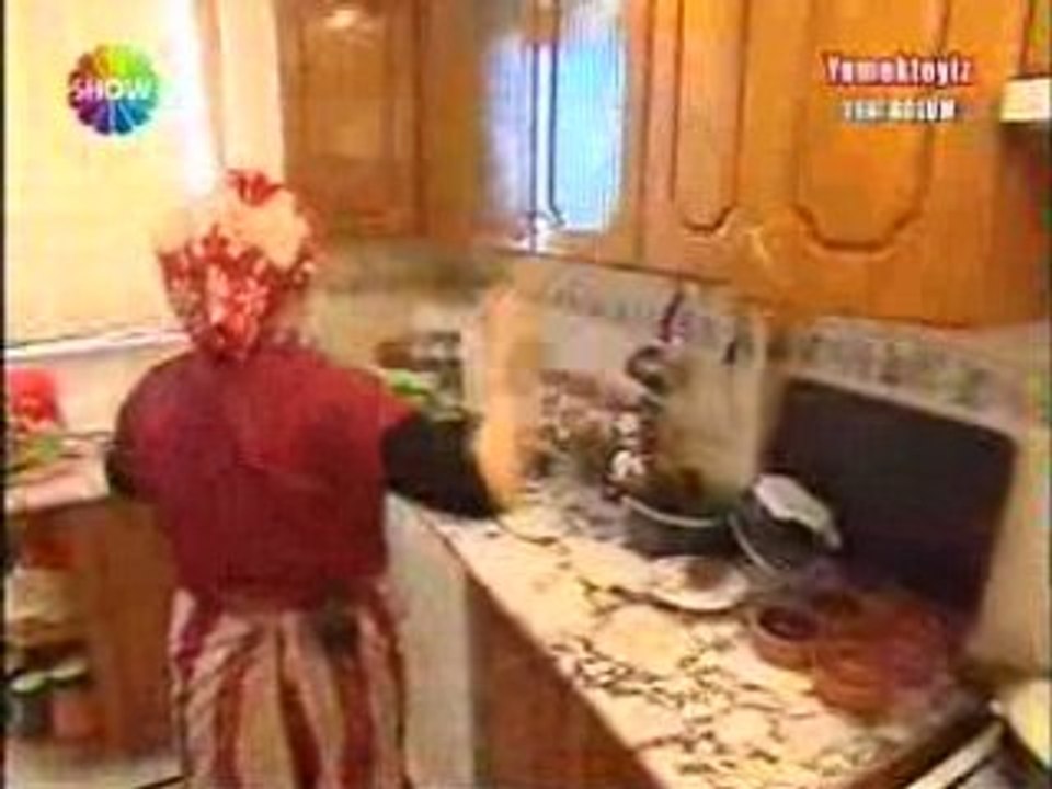 Yemekteyiz Şaduman Salata Yapıyor