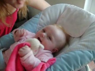 Manon rale elle en a marre des bisous