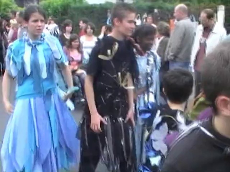 De la ferme aux voyages - Défilé des Fêtes de Verneuil 2008