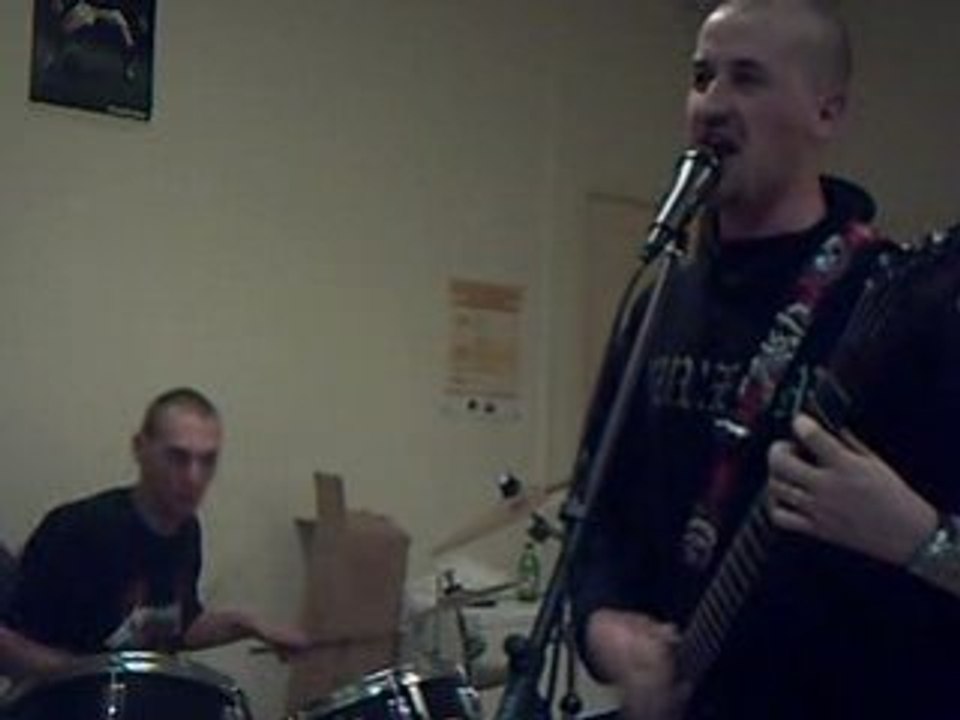 LES PSYCHIATRES : PETITE FLEUR DES CHAMPS (DELIRE)