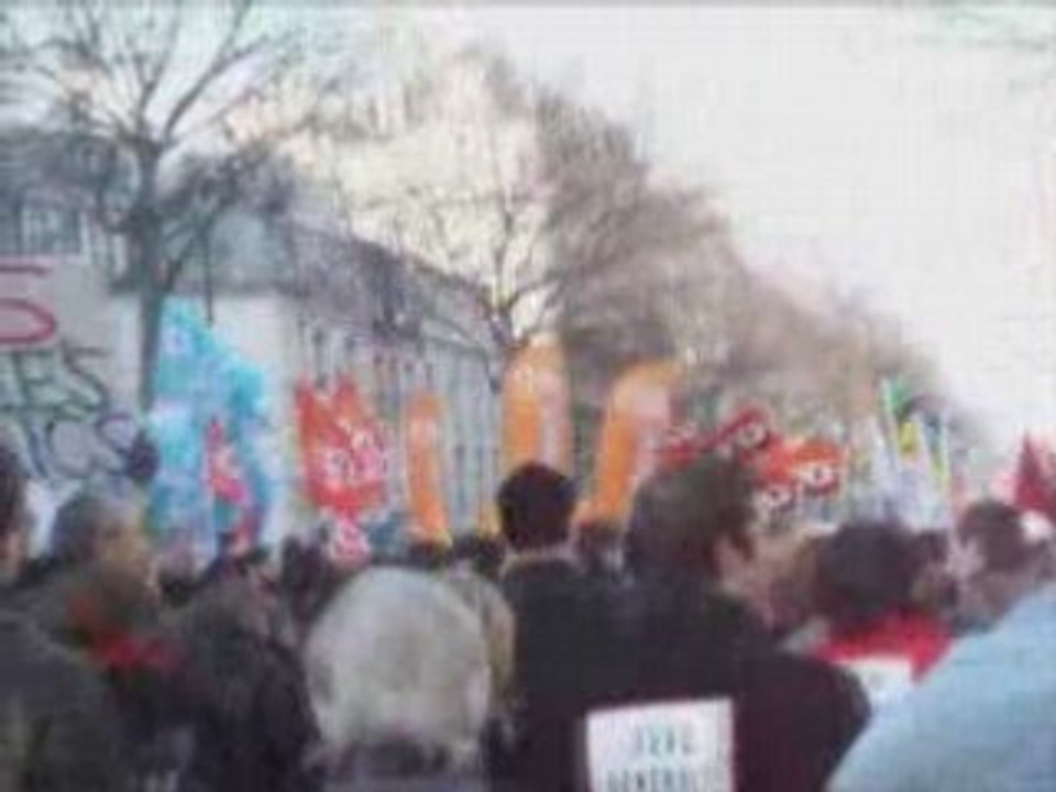 UN FLOT CONTINU DE MANIFESTANTS