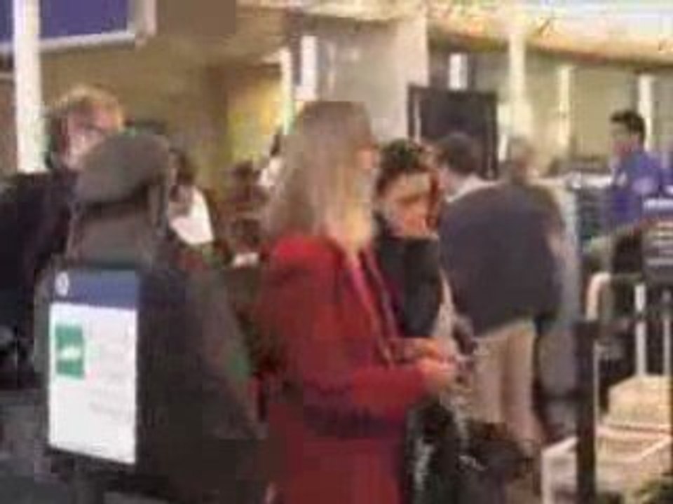 Robert Pattison and Kristen Stewart at LAX Airport