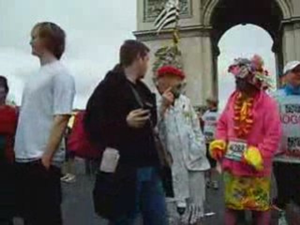 mario et son petit vélo au marathon de paris 2008 2èm partie