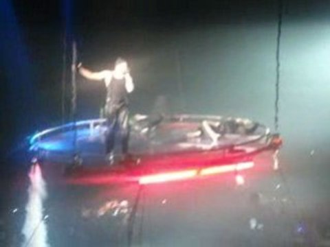 Chris Brown - 9 Take You Down & Plateforme