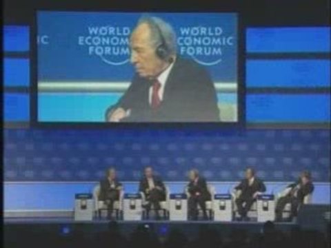 Erdogan tient tête à Perez et claque la porte à Davos.
