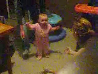 Joanne et ses premiers pas!!!