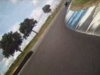Julien en Sv650 au Vigeant le 1er septembre 2008 - goPro