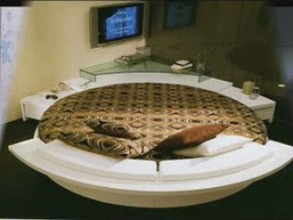 Historie Italian Round Rotating Bed from The Playboy Mansion