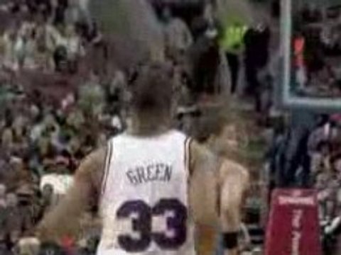 NBA Willie Green takes the pass and finishes with authority