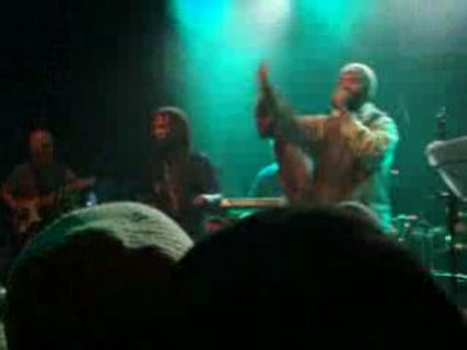 Tiwony Straika d fefe typical "Faut qu'on soit fort" PARIS