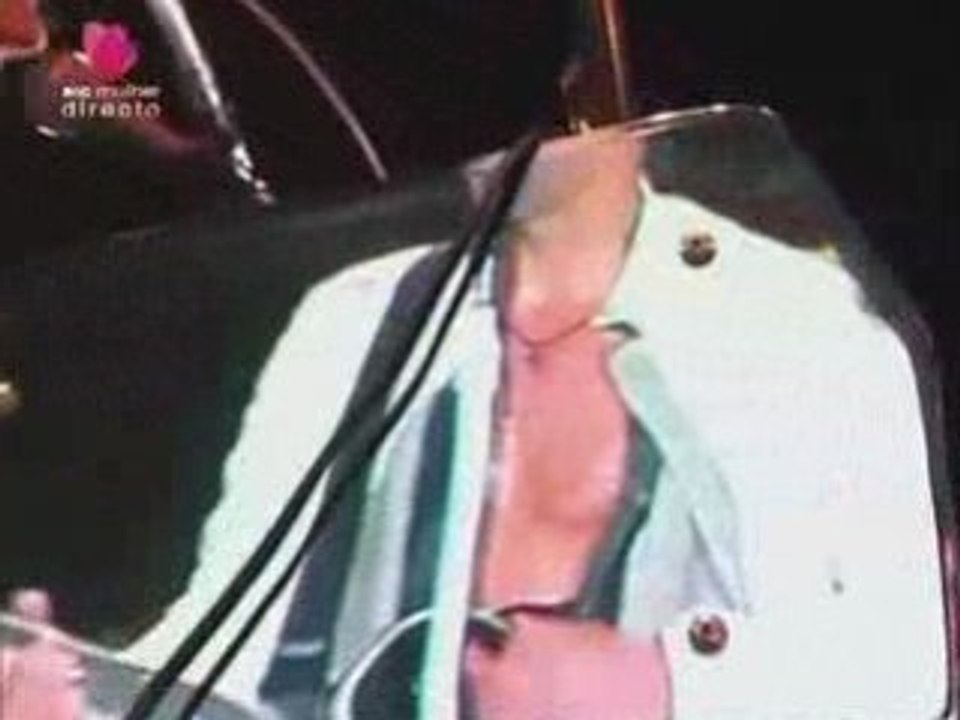 Bon Jovi Whole Lot Of Leavin'  (Live in Lisbon 2008)